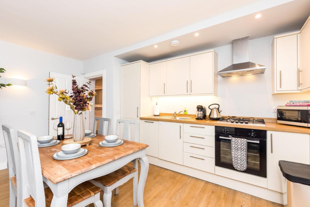 Luxury Modern 3 Bedroom Apartment In City Centre エディンバラ エクステリア 写真