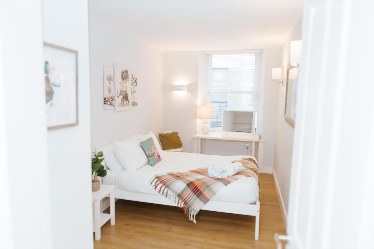 Luxury Modern 3 Bedroom Apartment In City Centre エディンバラ エクステリア 写真