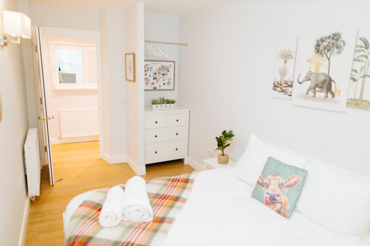 Luxury Modern 3 Bedroom Apartment In City Centre エディンバラ エクステリア 写真