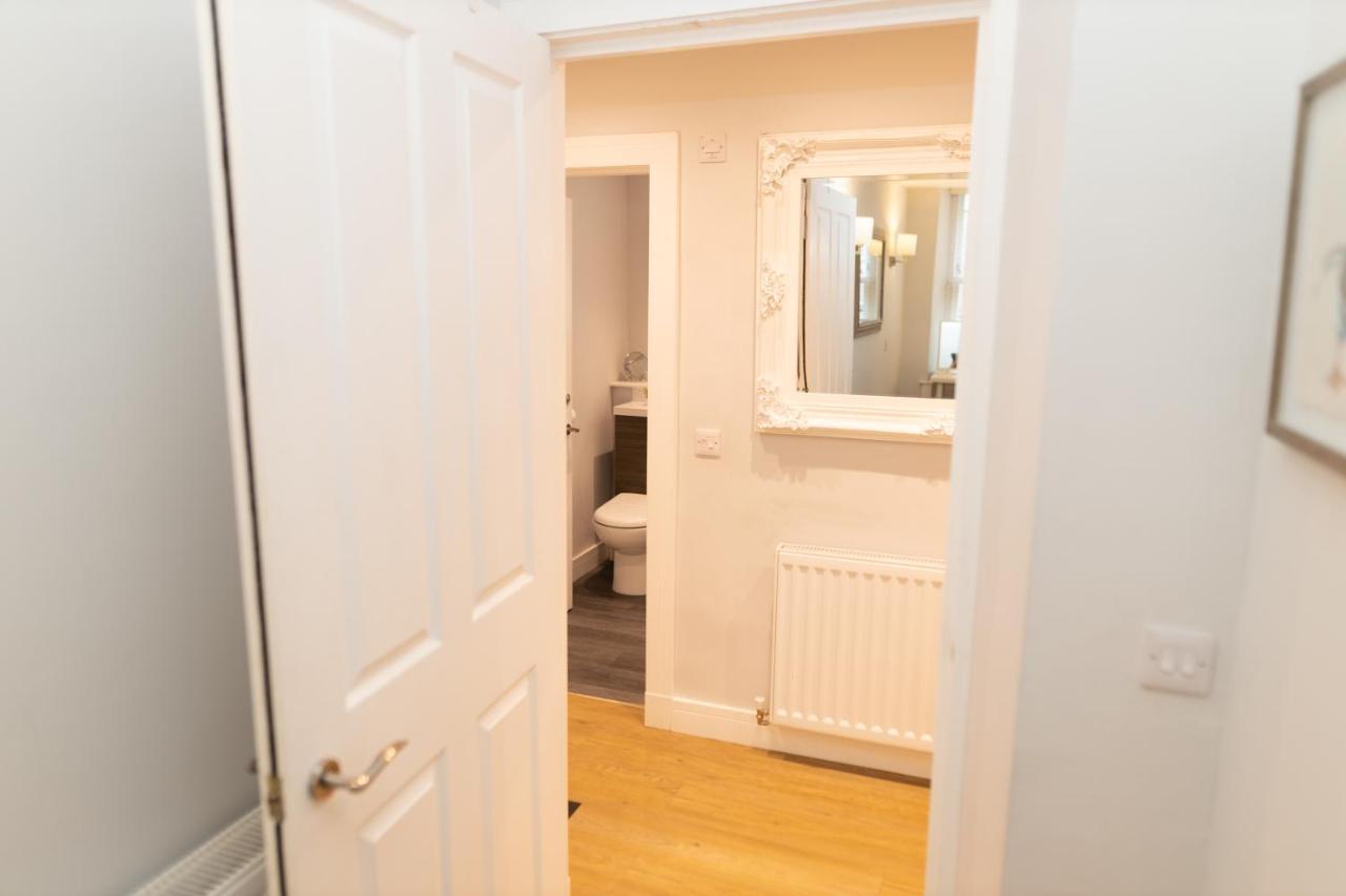 Luxury Modern 3 Bedroom Apartment In City Centre エディンバラ エクステリア 写真