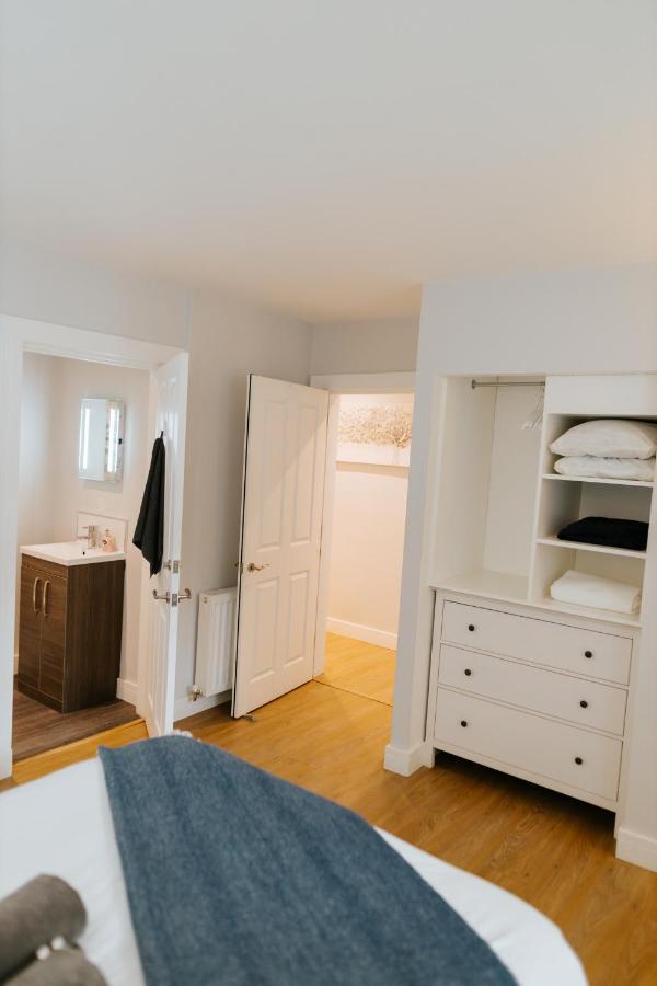 Luxury Modern 3 Bedroom Apartment In City Centre エディンバラ エクステリア 写真