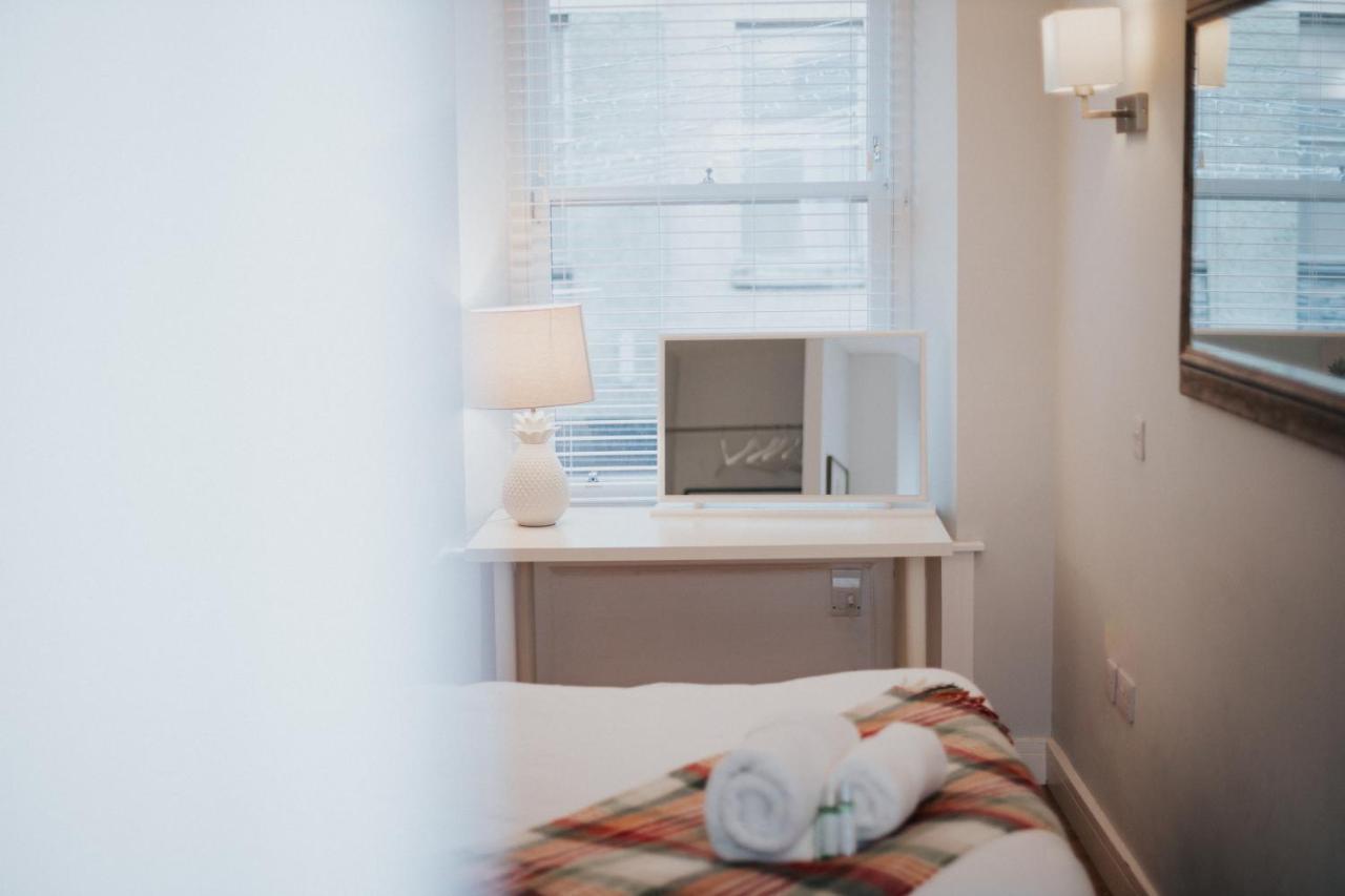 Luxury Modern 3 Bedroom Apartment In City Centre エディンバラ エクステリア 写真