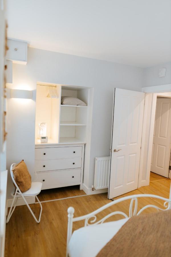 Luxury Modern 3 Bedroom Apartment In City Centre エディンバラ エクステリア 写真