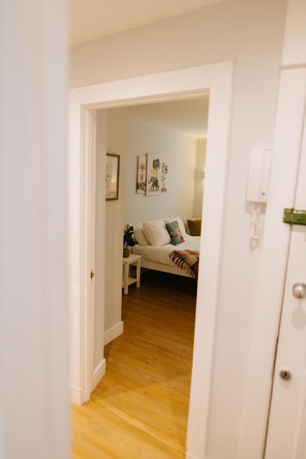Luxury Modern 3 Bedroom Apartment In City Centre エディンバラ エクステリア 写真