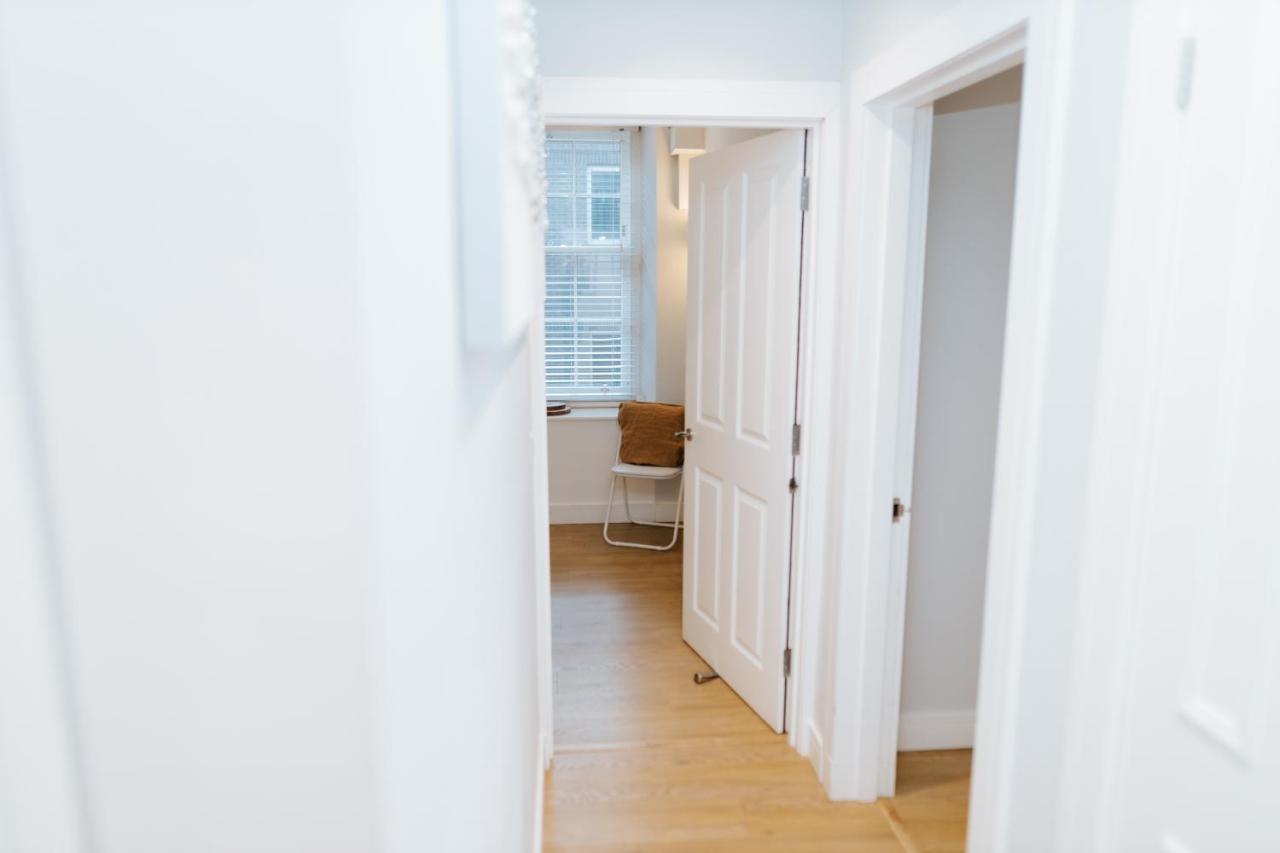 Luxury Modern 3 Bedroom Apartment In City Centre エディンバラ エクステリア 写真