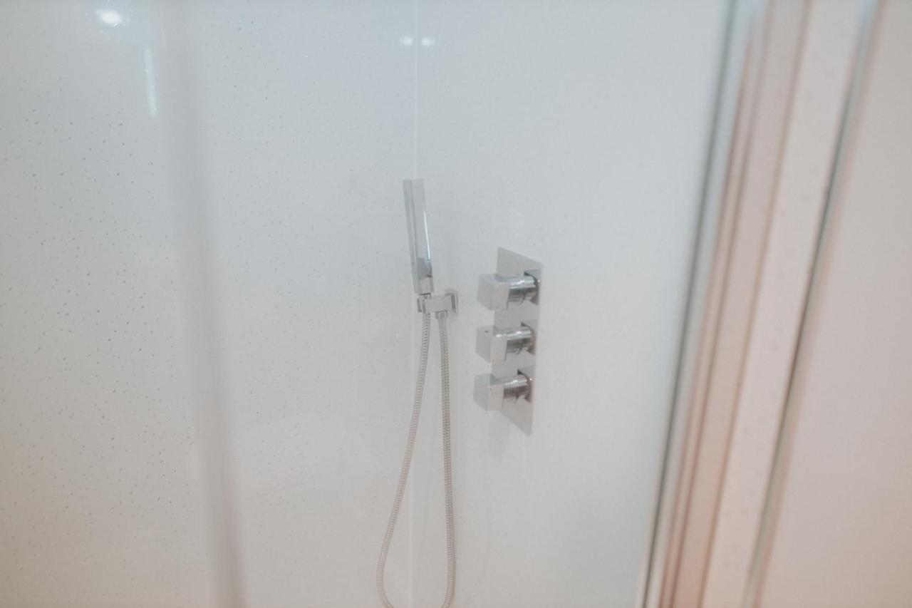 Luxury Modern 3 Bedroom Apartment In City Centre エディンバラ エクステリア 写真
