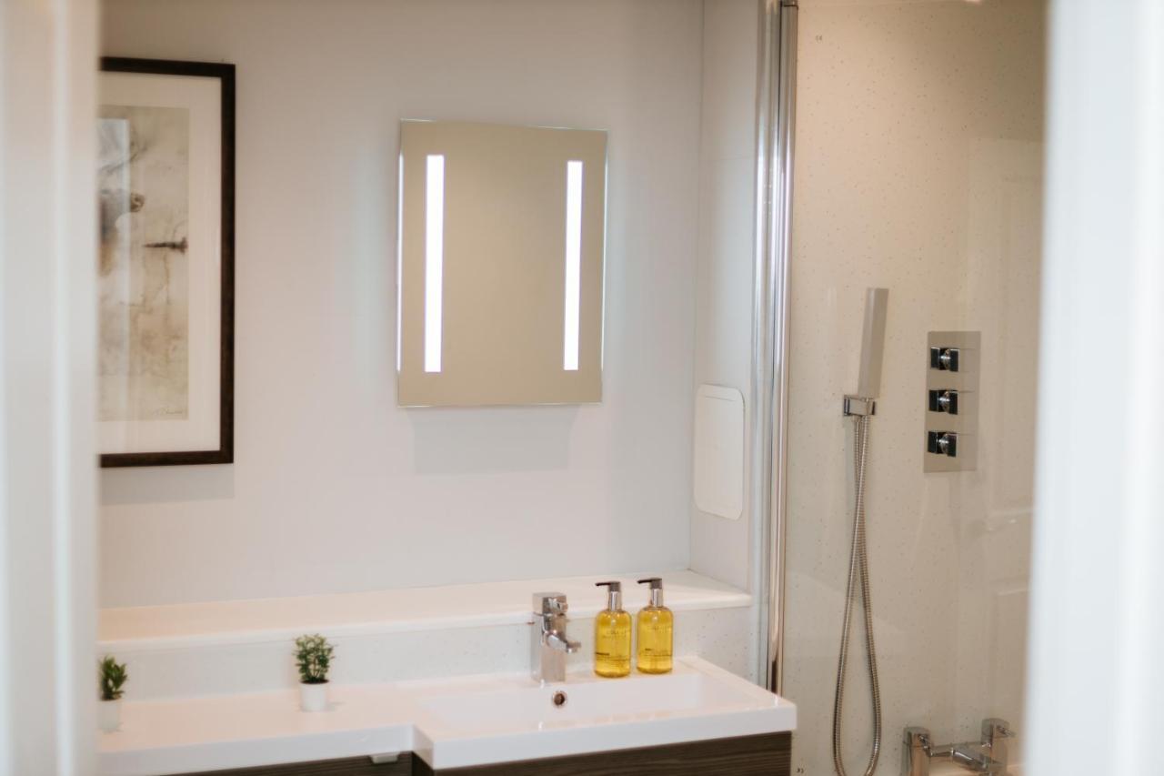 Luxury Modern 3 Bedroom Apartment In City Centre エディンバラ エクステリア 写真